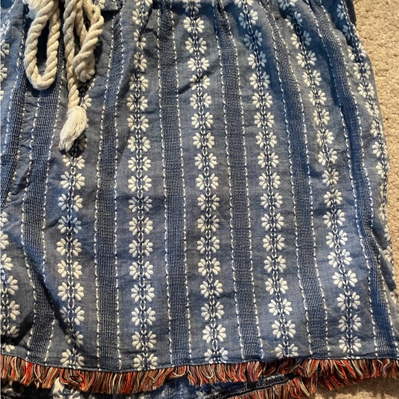 Flowey Patterned Linen Shorts - Picture 2 of 4
